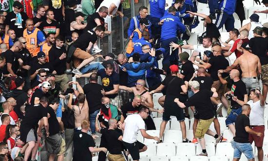 警方与匈牙利球迷发生冲突