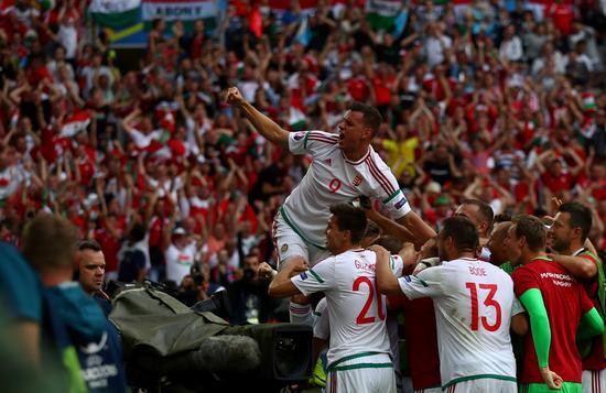 匈牙利庆祝进球